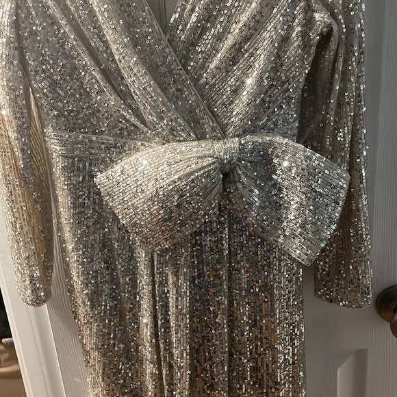 Perfect holiday dress… head turner!!! Sequence dress with bow details. - Picture 4 of 5